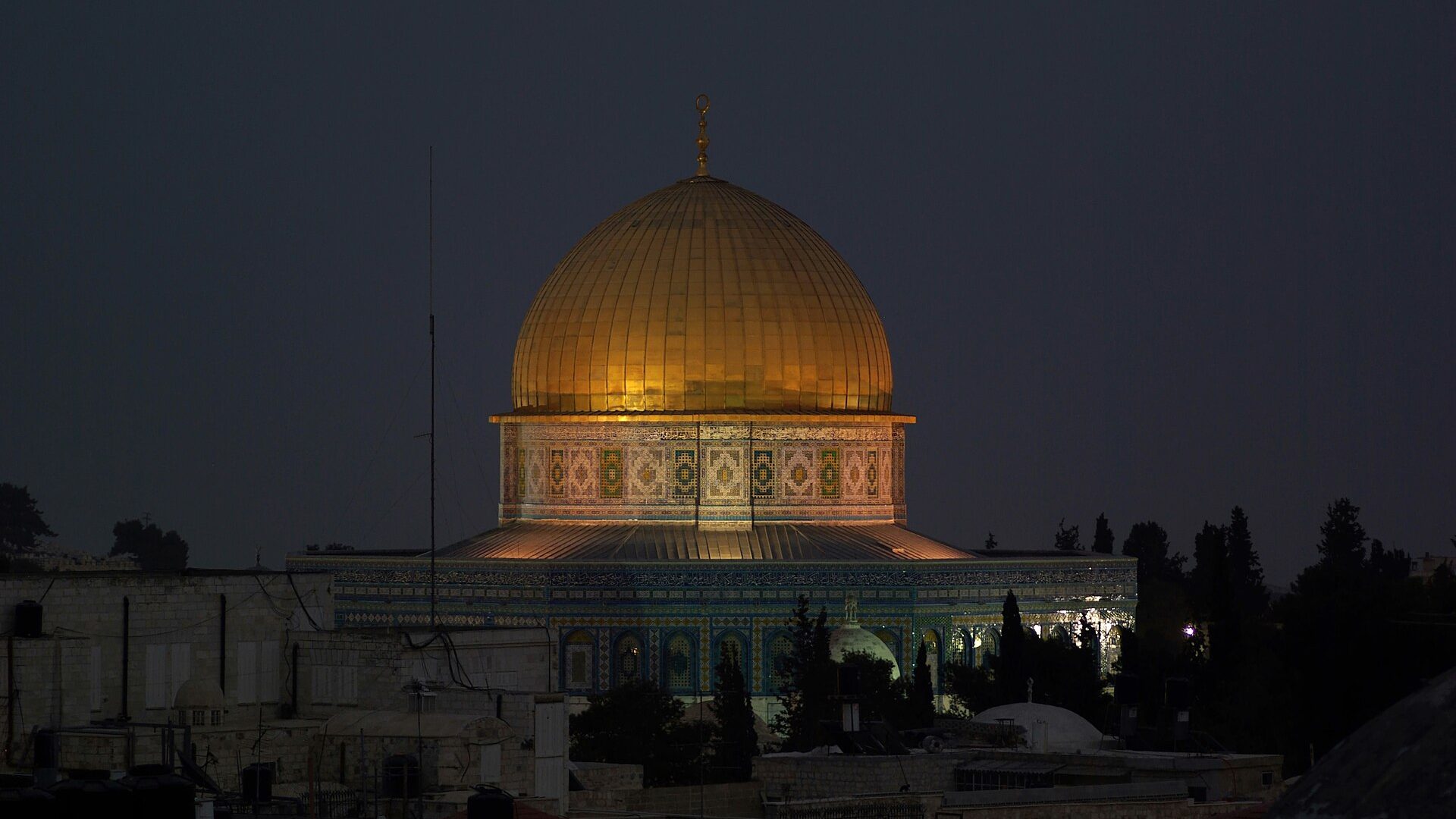 قبة الصخرة في القدس ليلًا